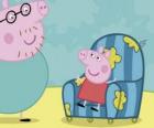 Babası eski sandalyede oturan Peppa Pig